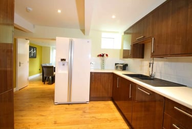 8 bed house, Lenton Boulevard, Lenton, Nottingham, NG72FQ - Image 1